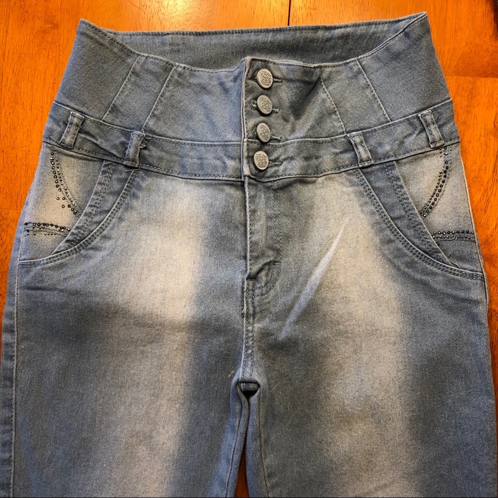 “Colombian Style Butt Lifting” Skinny Jeans